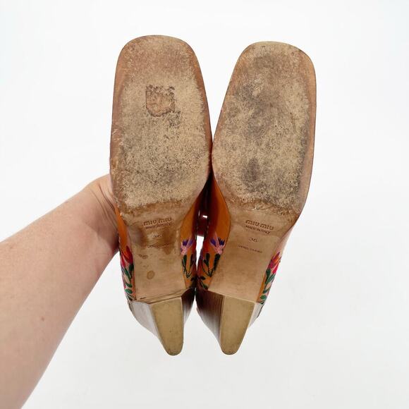 Miu Miu Vintage Tan Leather Floral Embroidered Square Toe Block Heel Pump IT 36 - Picture 9 of 10